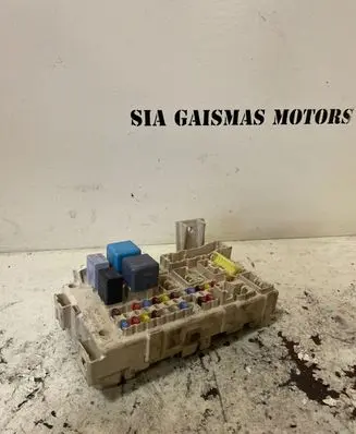 Toyota Avensis T250 Fuse module 82641-05040