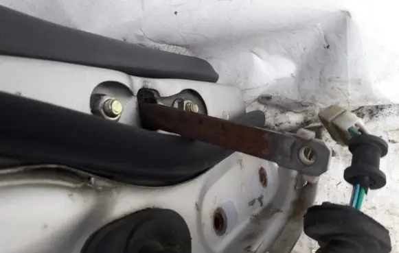 Mazda 626 Rear door check strap stopper