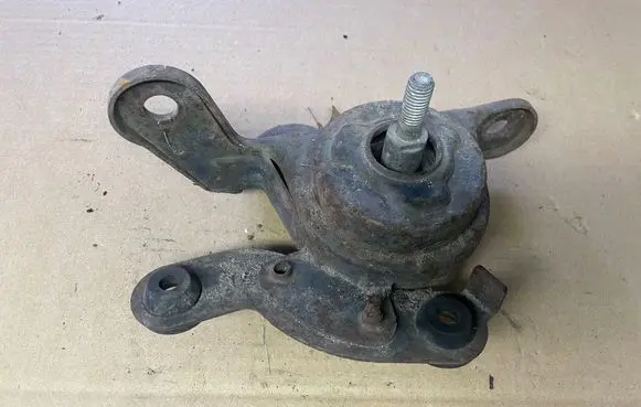 Ford Mondeo MK II Engine mount vacuum valve 93BB-9W526-BB