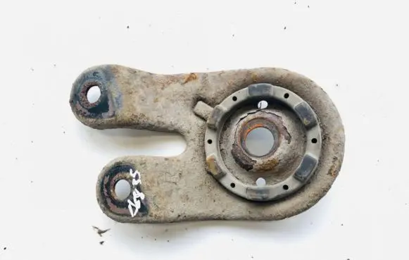 Engine mounting bracket