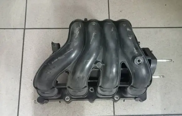 Suzuki Swift I Intake manifold 000