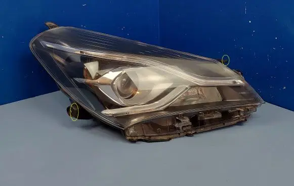 Toyota Yaris Headlight/headlamp 811300DK10 0D197