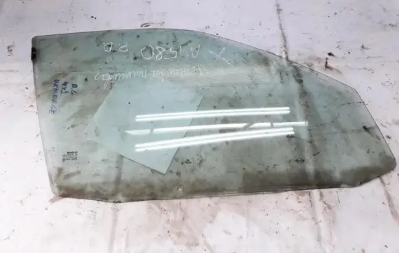 Renault Clio I Front door window glass four-door 