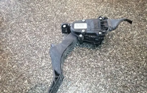 Volkswagen Multivan T5 Accelerator throttle pedal 7H1721503