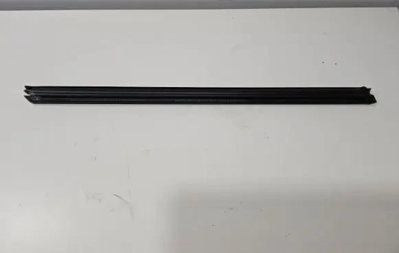 BMW X4 G02 Rubber seal front door (on door) 7393417 51337393417