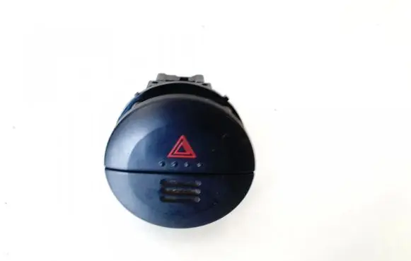 Nissan X-Trail T30 Hazard light switch 06016