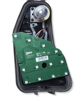 Nissan Qashqai Tail light bulb cover holder 89503174
