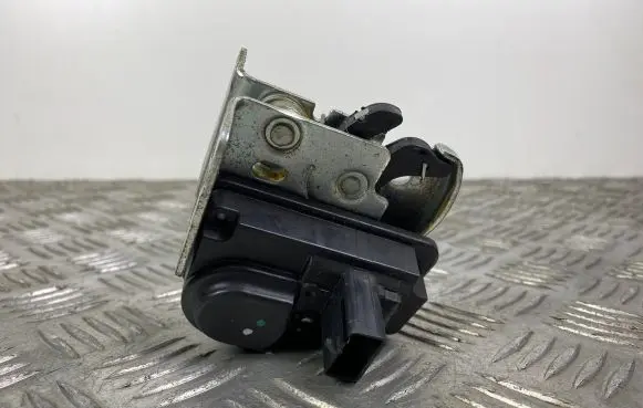 Jeep Grand Cherokee Tailgate window lock/catch/latch Y2D023025926