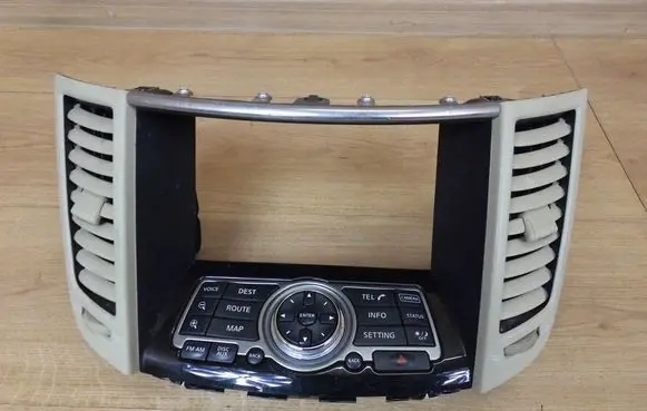 Infiniti QX70 S51 Radio/GPS head unit trim 