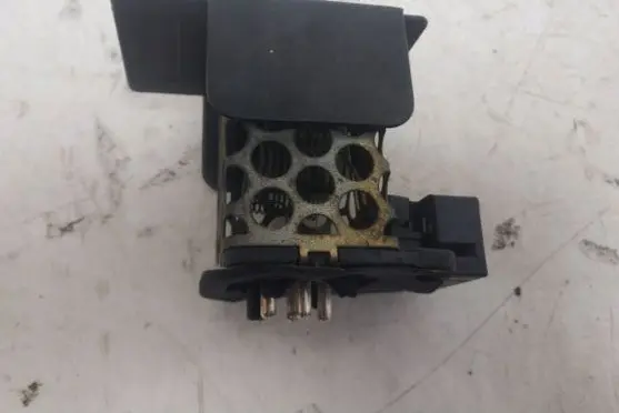 Mercedes-Benz 190 W201 Heater blower motor/fan resistor 2018210033