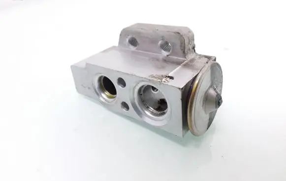 Volkswagen Eos Air conditioning (A/C) expansion valve 1K0820679 CZ4475002251