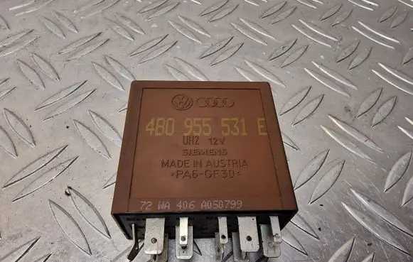 Audi A8 S8 D2 4D Window wiper relay 4B0955531E