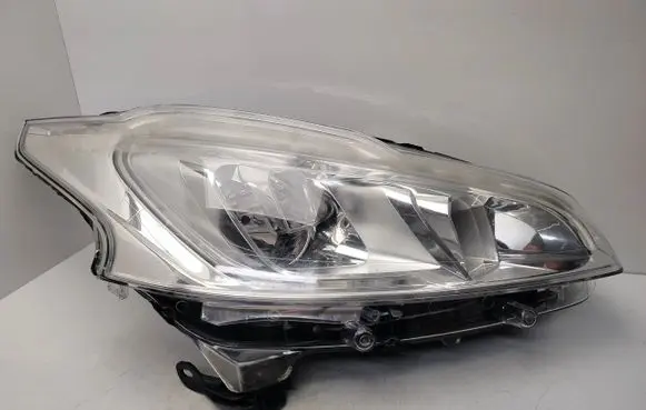 Peugeot 208 I Headlight/headlamp 15D21