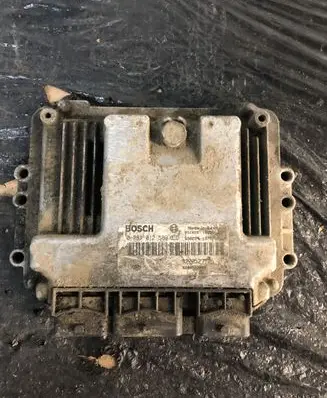 Renault Megane II Engine control unit/module 0281012589 8200527725 8200527756