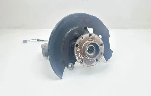 Nissan Qashqai Front wheel hub spindle knuckle