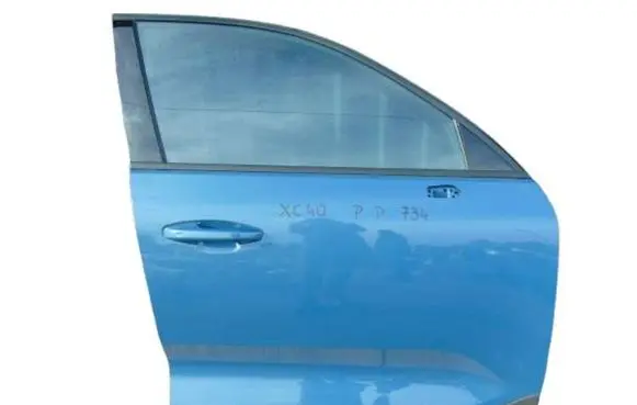Volvo XC40 Front door