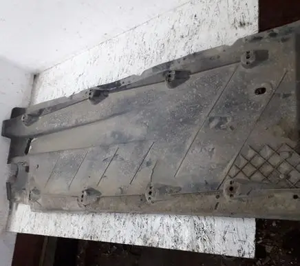 Volkswagen Jetta V Center/middle under tray cover 