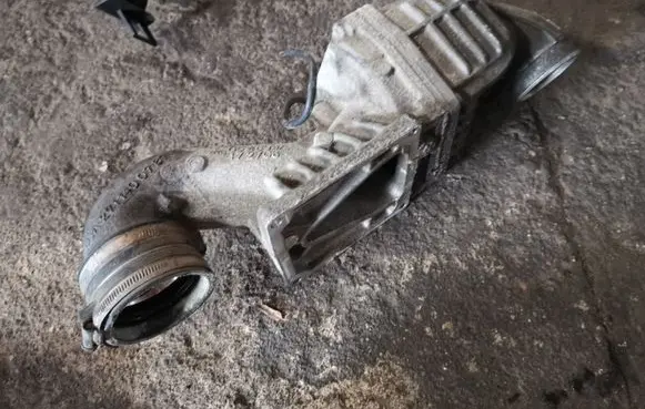 Mercedes-Benz E W211 Intake resonator A2711400787
