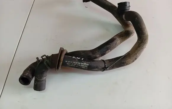 Volkswagen PASSAT B5 Engine coolant pipe/hose 8D0819373N