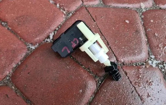 Headlight level adjustment motor