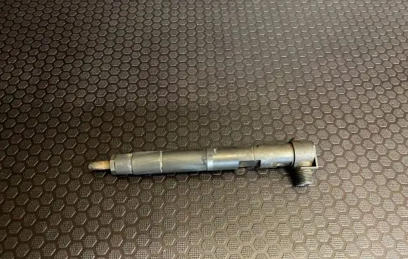 Mercedes-Benz C W204 Fuel injector A6510700587 W70SXX81T9 1029202006831
