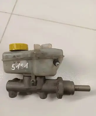 Skoda Fabia Mk2 (5J) Master brake cylinder X5617