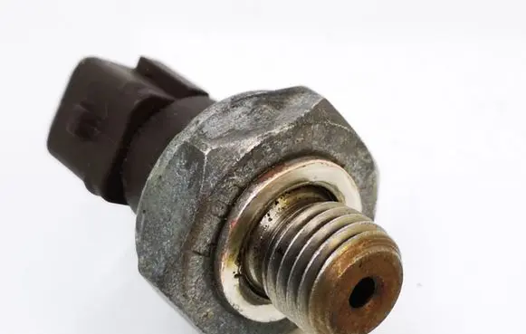 BMW 3 E90 E91 Oil pressure sensor 17105090202