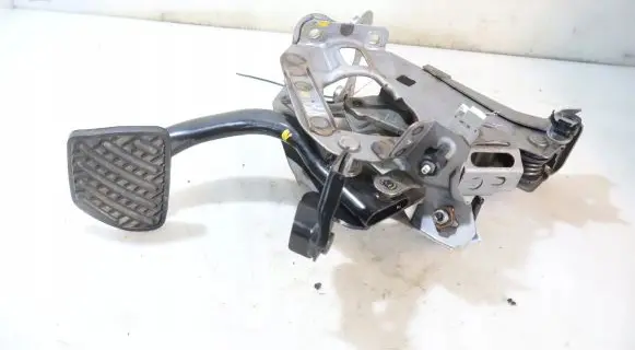 Infiniti Q50 Clutch pedal 