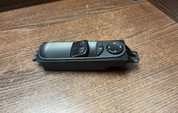 Mercedes-Benz Vito Viano W639 Electric window control switch 6395450113 A6395450113