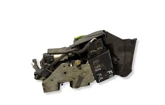 BMW 7 E38 Front door lock 8352165