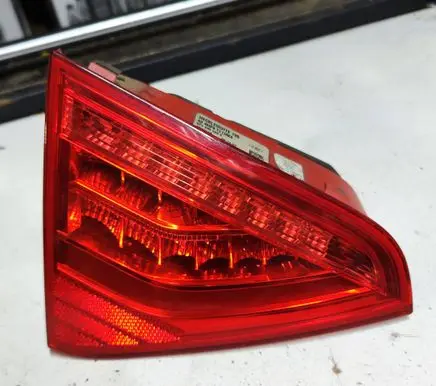Audi A5 8T 8F Tailgate rear/tail lights 8T0945093C