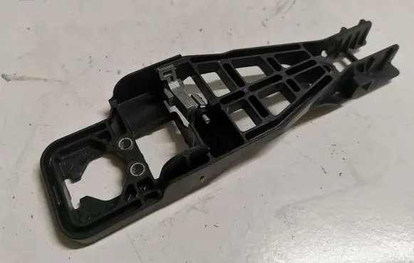 Rear door exterior handle/bracket