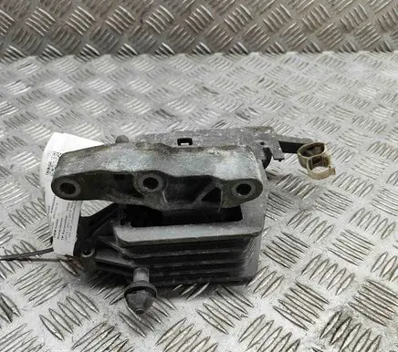 BMW 2 F45 Engine mount bracket 6875628