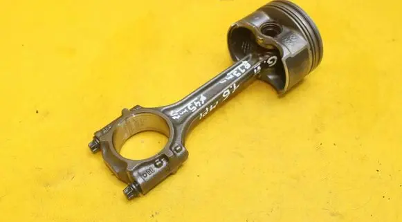 Volkswagen Golf VI Piston with connecting rod