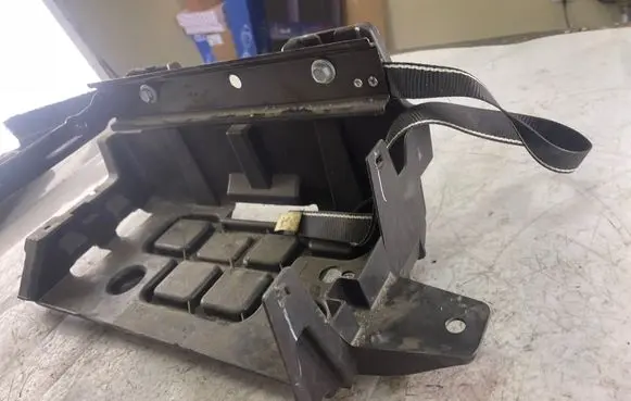Chrysler 300 - 300C Battery tray 05112061a