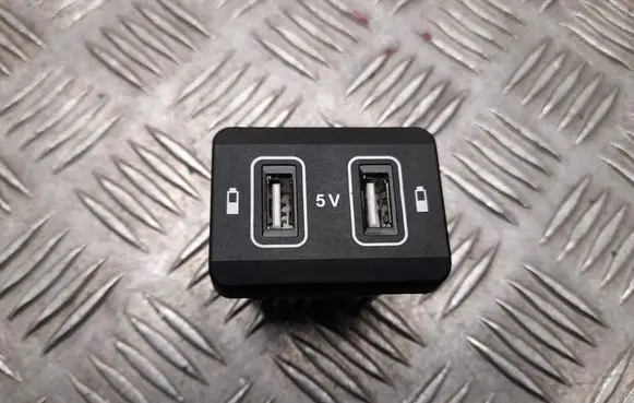 Mercedes-Benz E W213 USB socket connector A2138207701