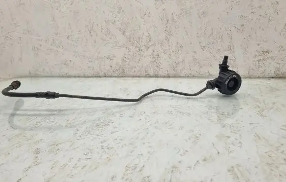 Volkswagen PASSAT B6 Clutch pipe/line 