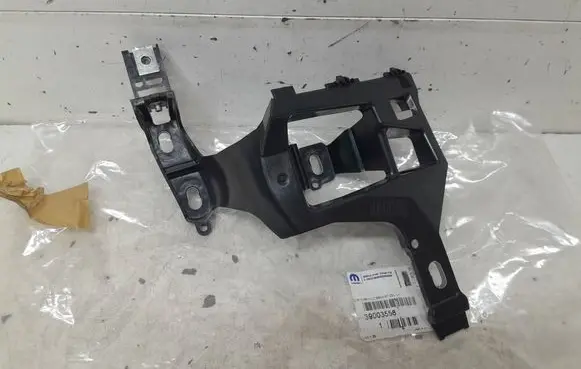 Opel Corsa E Front bumper mounting bracket 39003558
