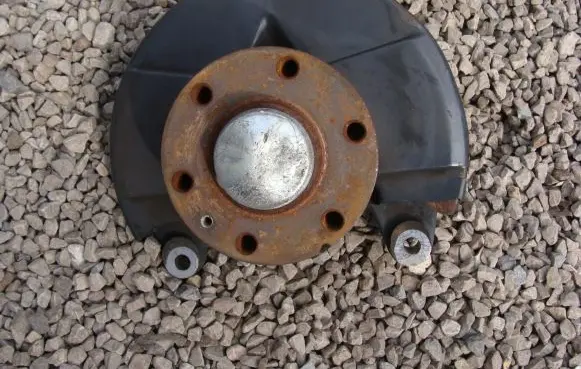 Iveco Daily 4th gen Front wheel hub spindle knuckle