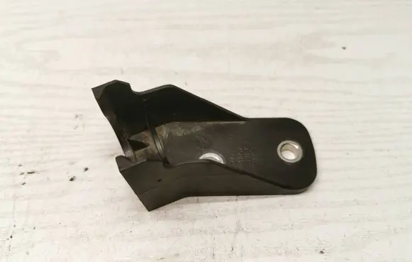 Volvo XC60 Gear shift cable bracket 31367477