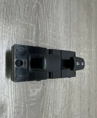 Nissan Qashqai Electric window control switch 14x03sb
