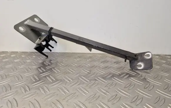 Audi A8 S8 D3 4E Fender mounting bracket 4E0805464E