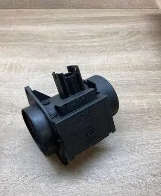 Opel Omega B2 Mass air flow meter 90528813