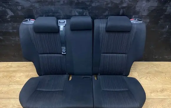 Toyota Auris 150 Second row seats