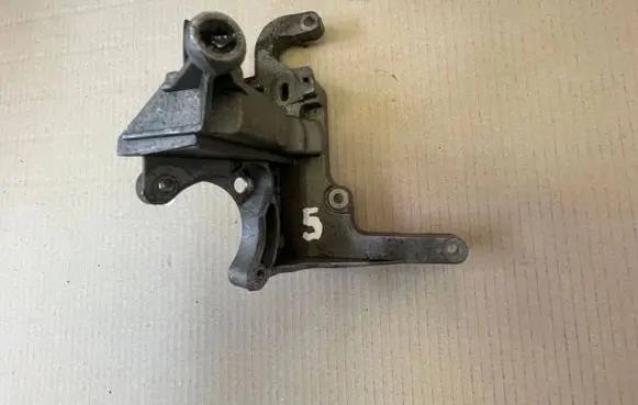 Citroen DS5 Engine mounting bracket AV6Q9B470BB