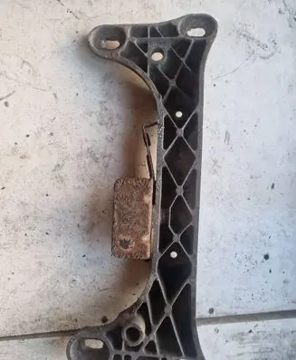 BMW 3 E46 Gear shift cable bracket 