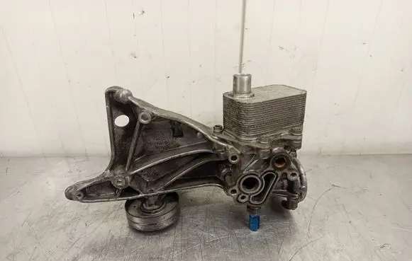 Audi A4 S4 B7 8E 8H Oil filter mounting bracket 06H903143H