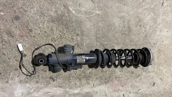 BMW 5 F10 F11 Rear shock absorber with coil spring 6796860 10541310