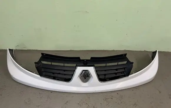 Front bumper upper radiator grill