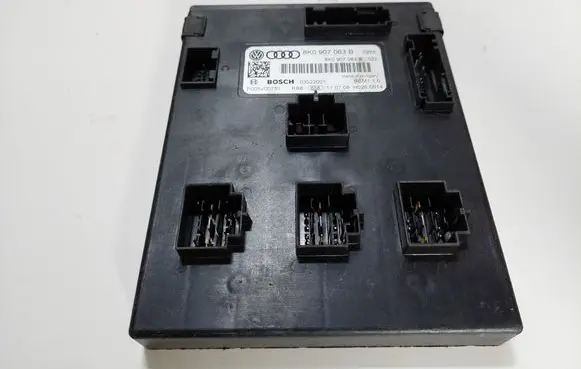 Audi A4 S4 B8 8K Comfort/convenience module 8K0907063B